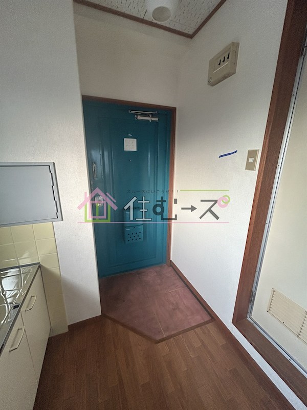 ワイエスハイツ 玄関