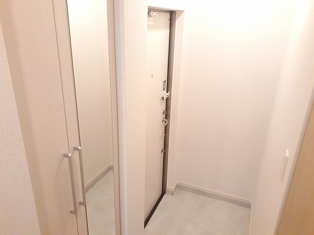 プラシード上泉 玄関