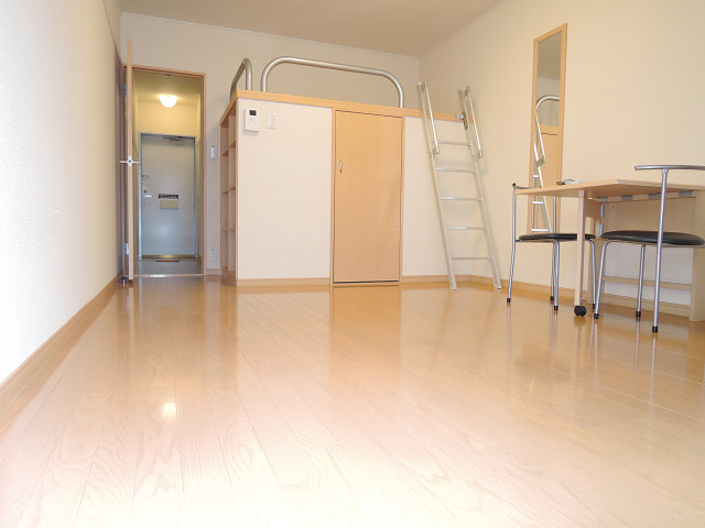 レオパレス恩智北町ハイツ リビング