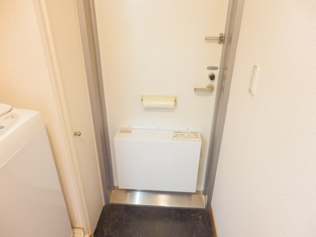 レオパレスたつみ 玄関