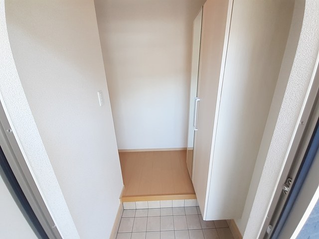 サニーレジデンス西三国Ｅ 玄関