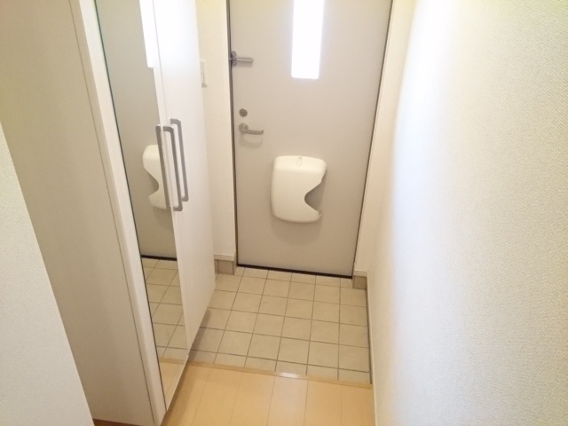 ヴィラノール加島Ⅱ 玄関