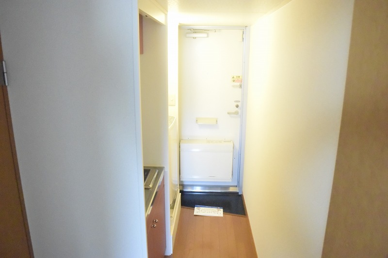 レオパレス白百合 玄関