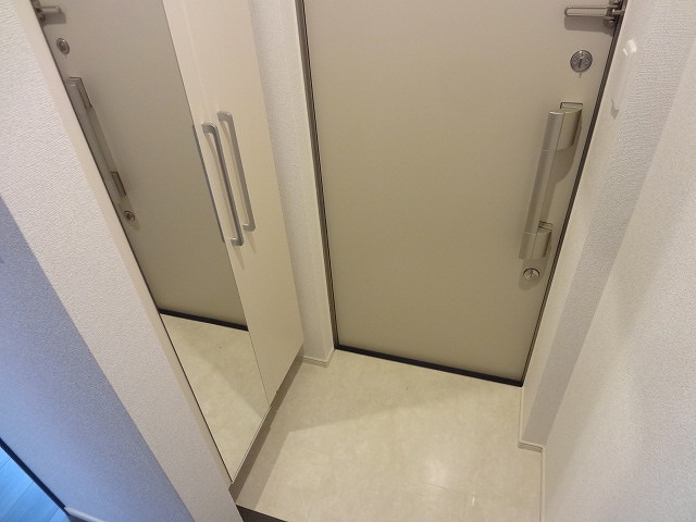 メゾン－６ 玄関