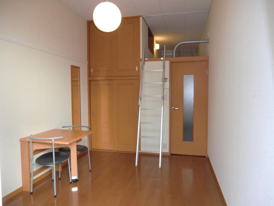 レオパレスパレス猪名寺Ⅱ リビング