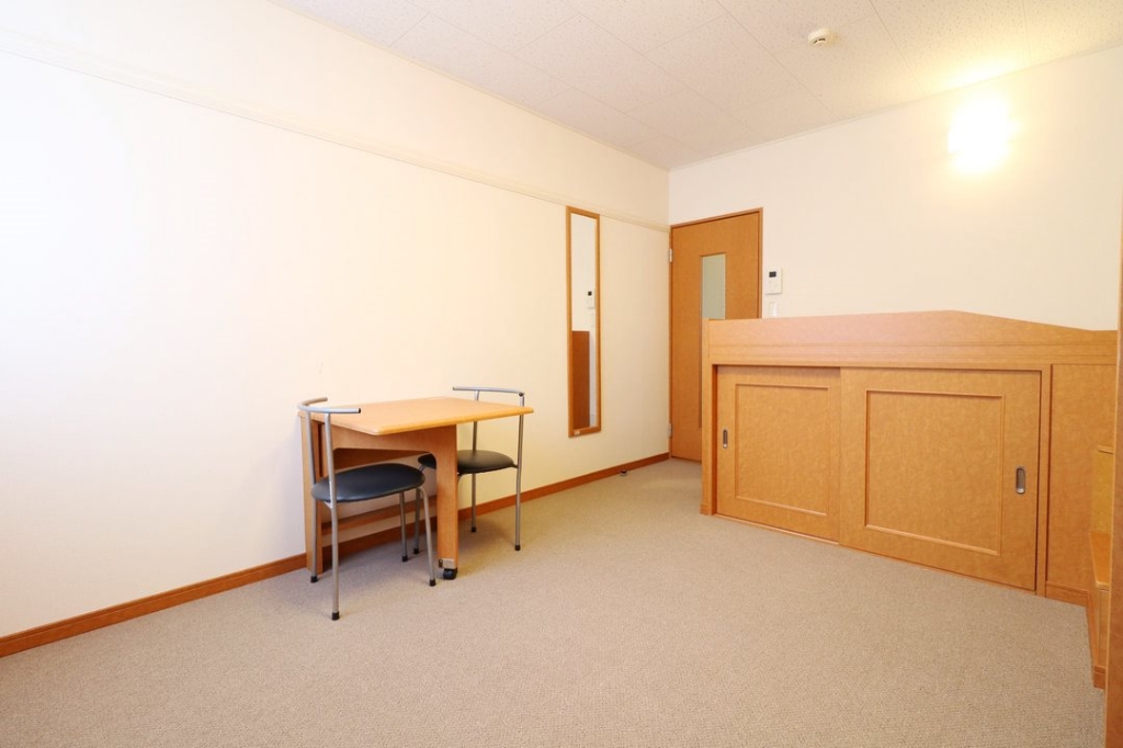 レオパレス新家 ベッドルーム