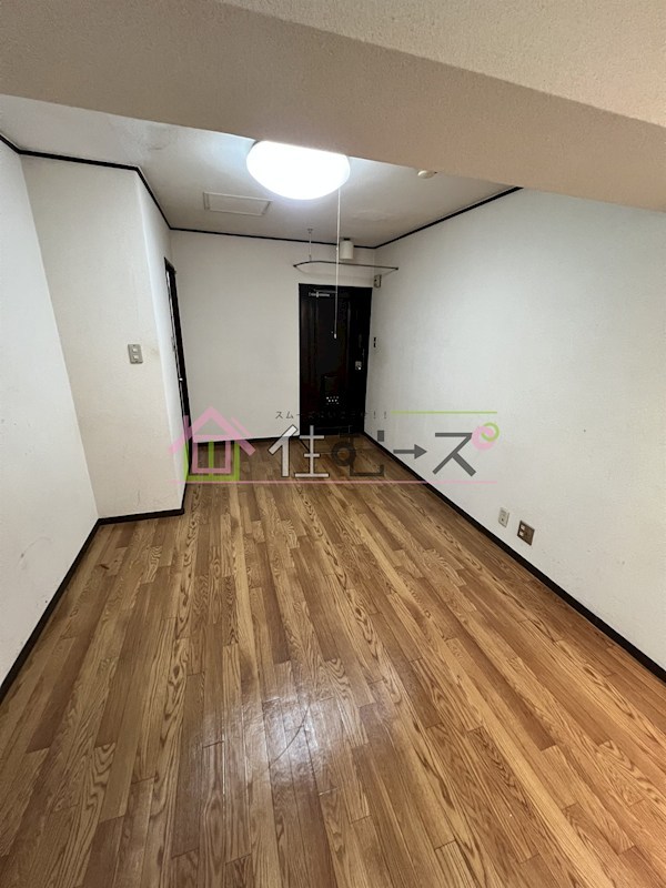 フォレストゲート岸里東 リビング