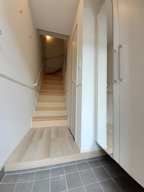 アット横小路 玄関