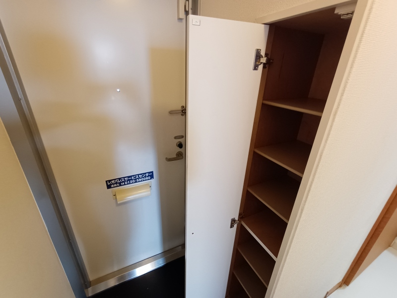 レオパレスＩＢ 玄関