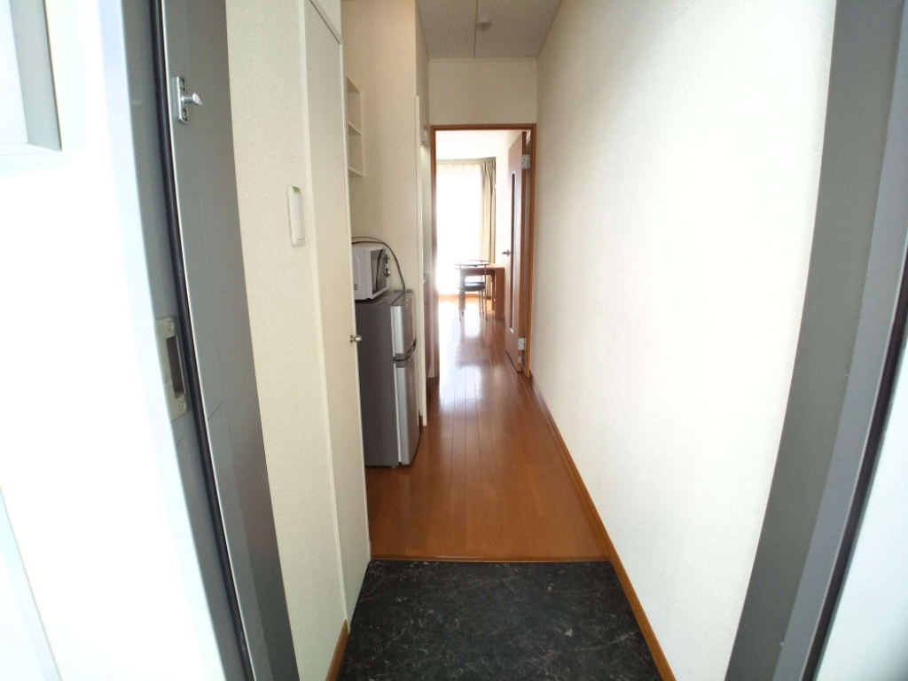 レオパレスＲｉｖｅｒｓｉｄｅ橘 玄関