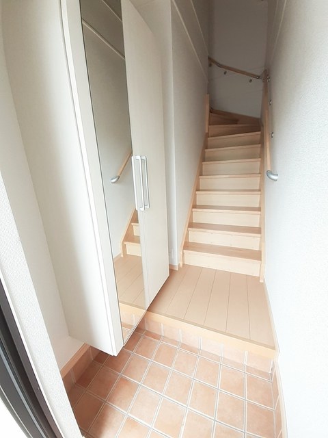 ダンデライオンＢ棟 玄関