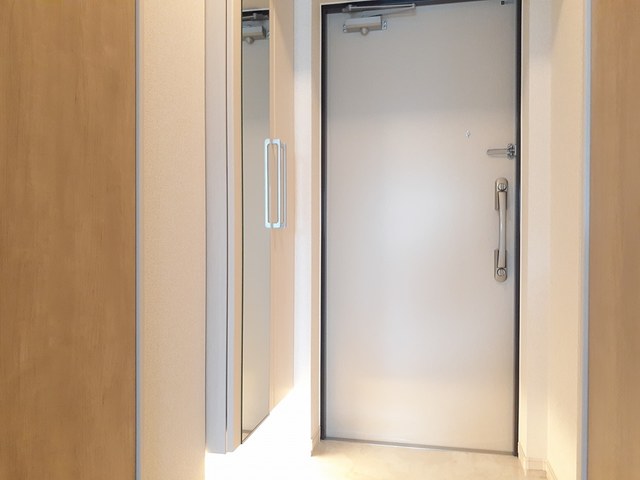 クリム岸里 玄関