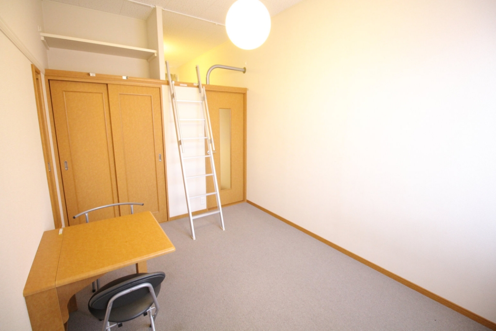 レオパレスクリスタ住吉 ベッドルーム