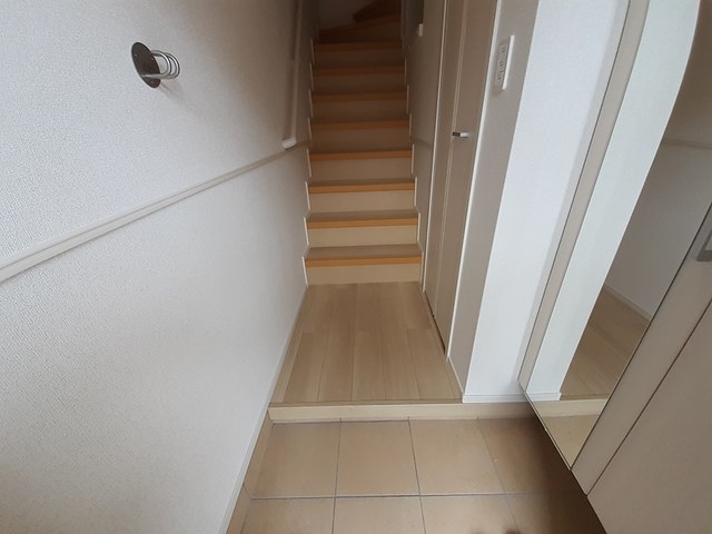 グレイシス星田 玄関