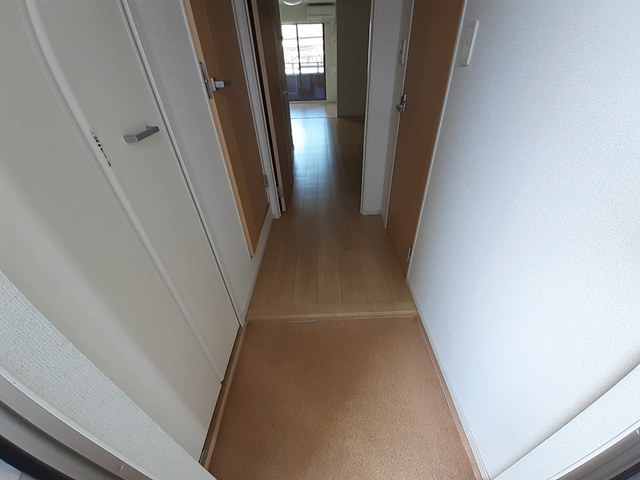 ステュ－ディオ招提 玄関