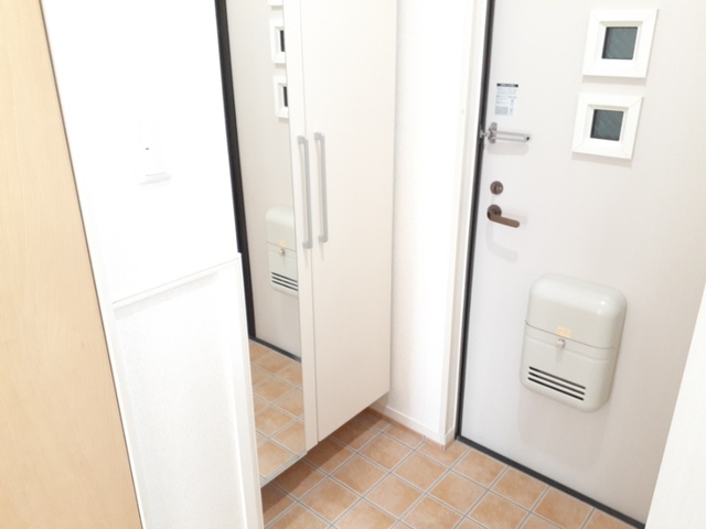 アルドーレ　ハウス 玄関