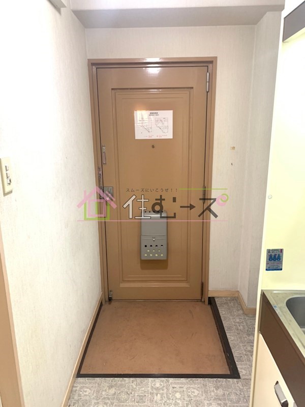 新宿津石ビル 玄関