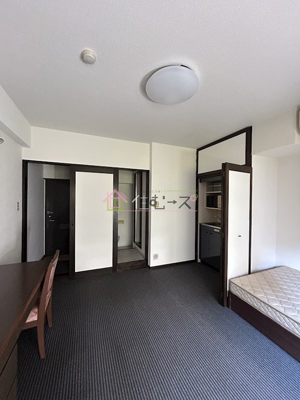 ミールズ新大阪 リビング