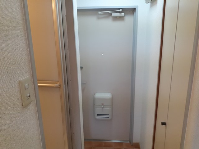 ドミールミノオ 玄関