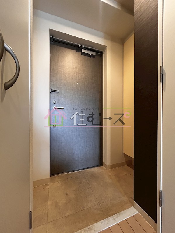 プロシード大阪EASTアクア・ラ・フォンテ 玄関