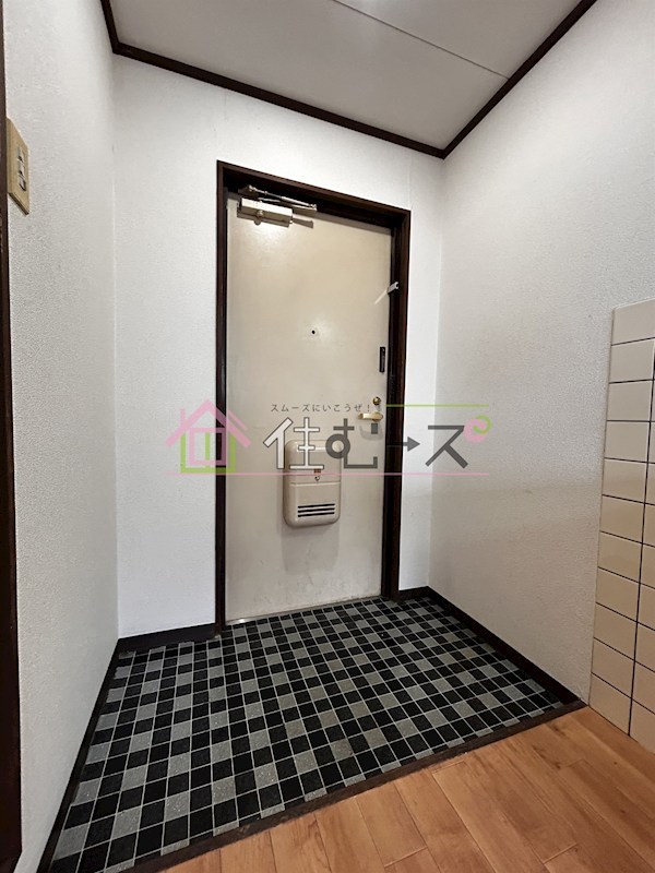 プレアール今福西 玄関