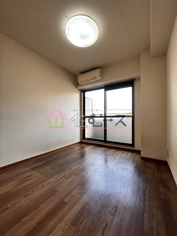 ロイヤルレスト芦原 ベッドルーム