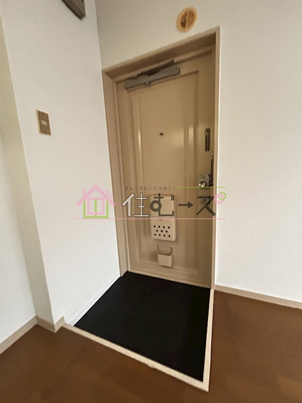 シャトーかもめ 玄関