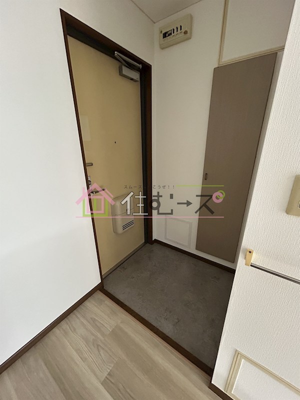 メゾンルアール 玄関