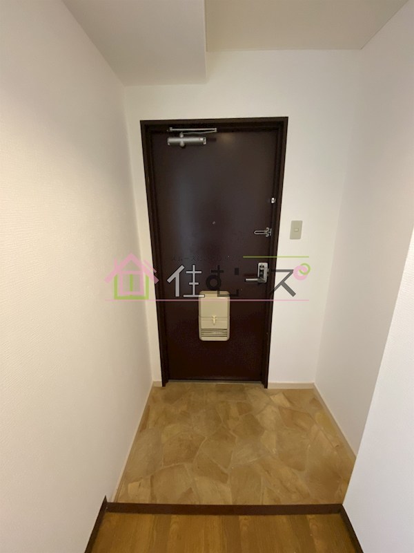 プラム九条 玄関