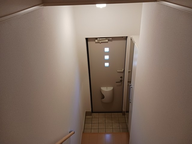 ヒルサイドウエガハラ 玄関