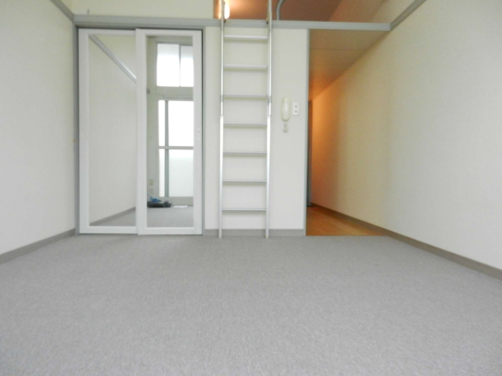 レオパレス狭山 ベッドルーム