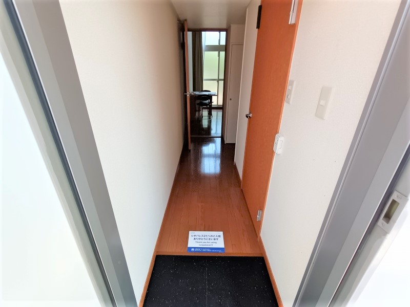 レオパレスシャトー花園 玄関