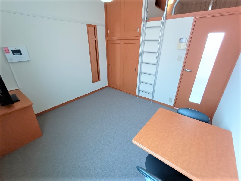 レオパレスシャトー花園 リビング