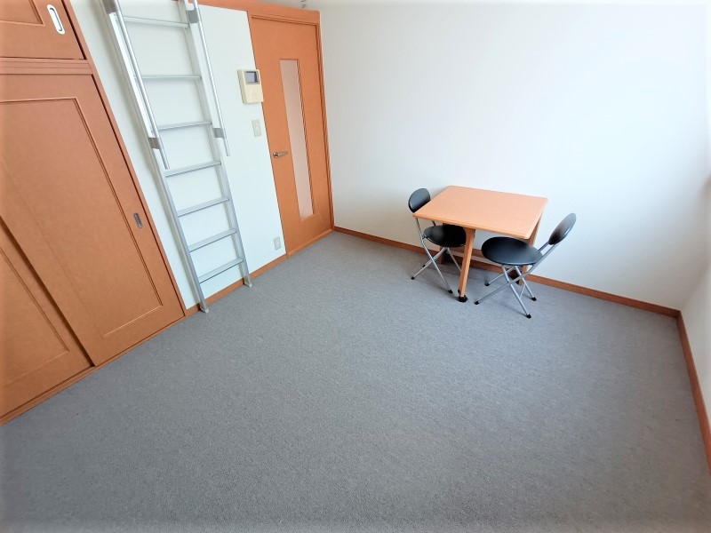 レオパレスシャトー花園 ベッドルーム