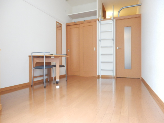 レオパレスホープ２１ リビング