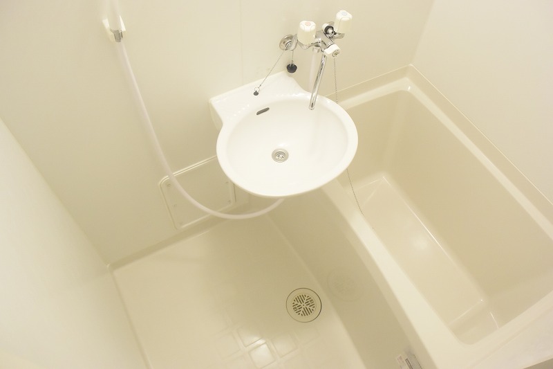 レオパレスエアポート 風呂画像