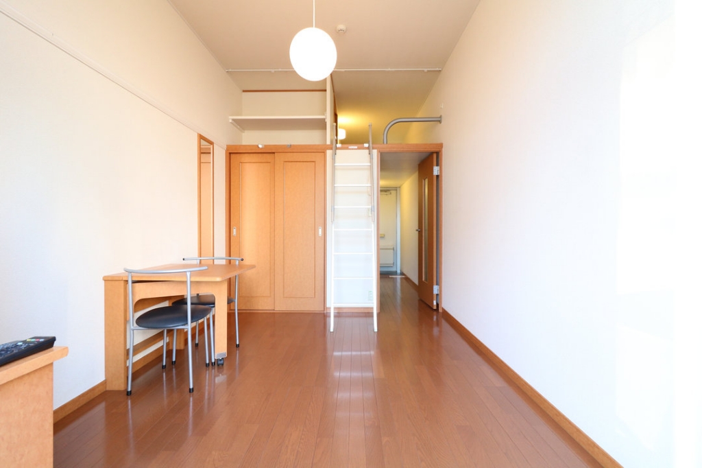 レオパレスエトワール津田西町 リビング