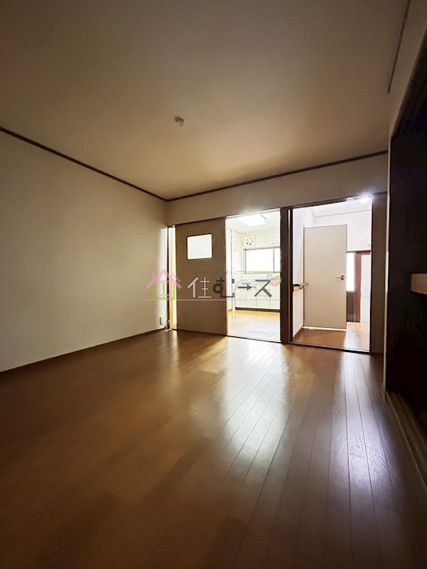 勝山北2丁目テラス リビング