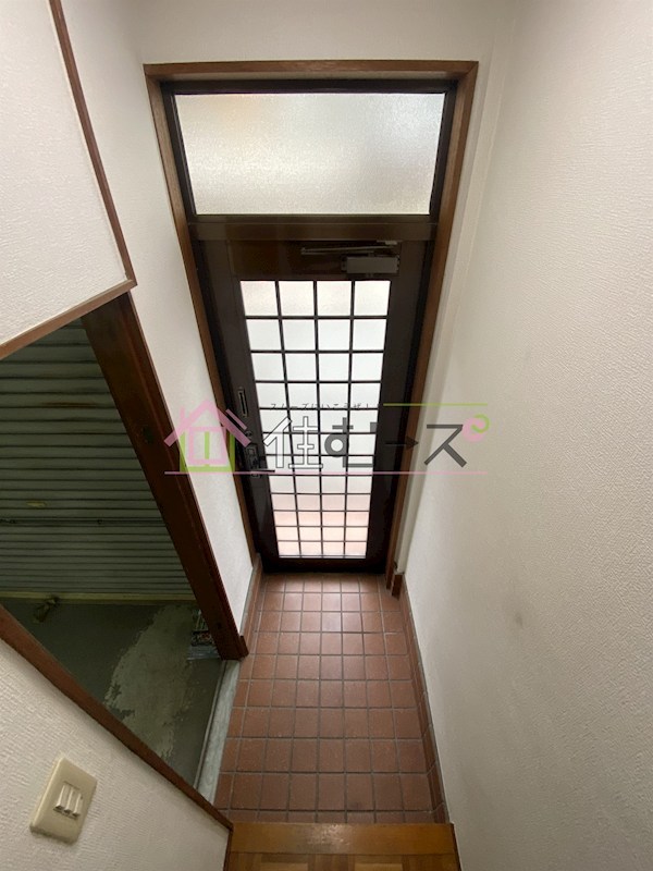 酉島テラスハウス 玄関