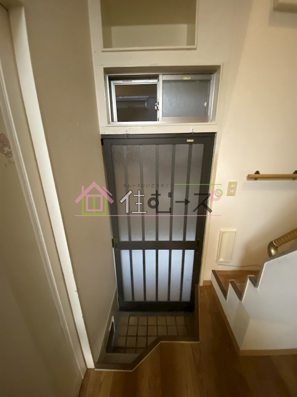 磯路3丁目テラス 玄関