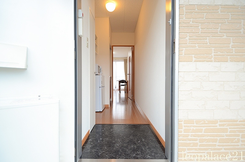 レオパレスアルカンシェル藤阪 玄関