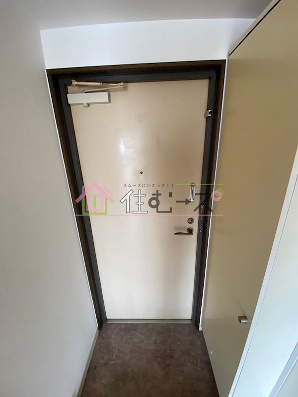 エムロード中川 玄関