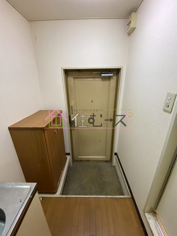 シロハイヌ新大阪 玄関