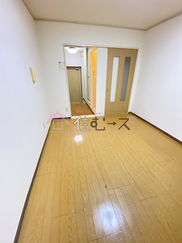 シロハイヌ新大阪 リビング