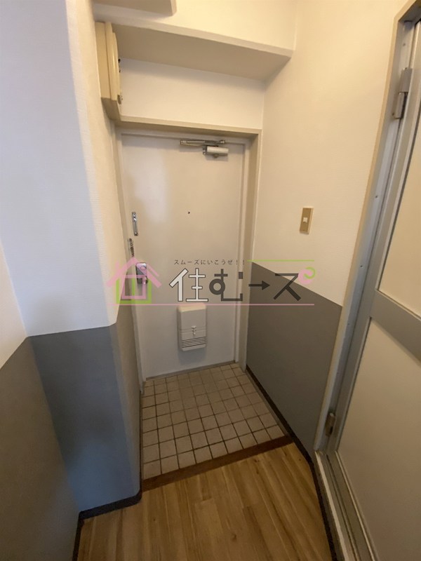 新大阪野元ビル 玄関