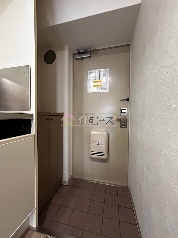 ローズコーポ新大阪8 玄関