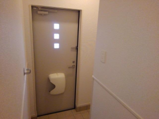 リヴェール弐番館 玄関