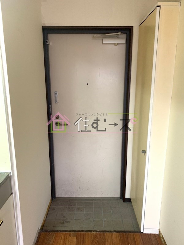 エムロード中川 玄関