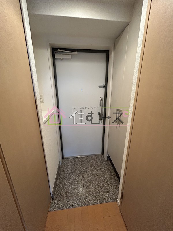 ジュネーゼグラン上本町 玄関