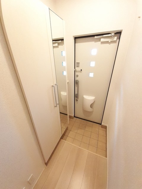 ステイションランドナガタキⅢ 玄関